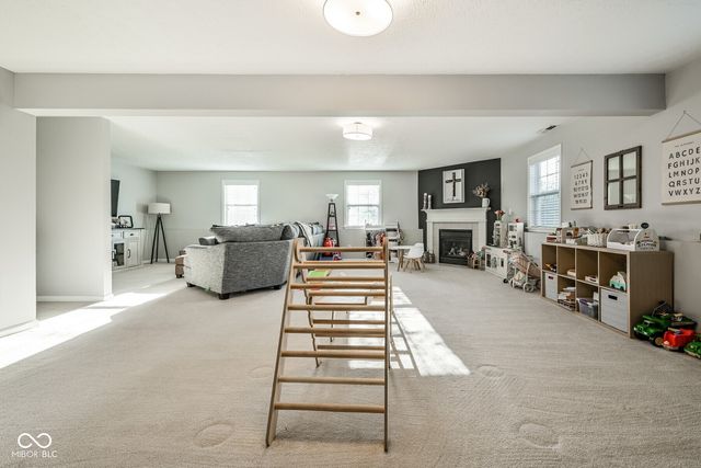 7153 N Chelmsford Drive, Mccordsville, IN 46055