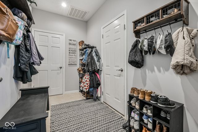 7153 N Chelmsford Drive, Mccordsville, IN 46055