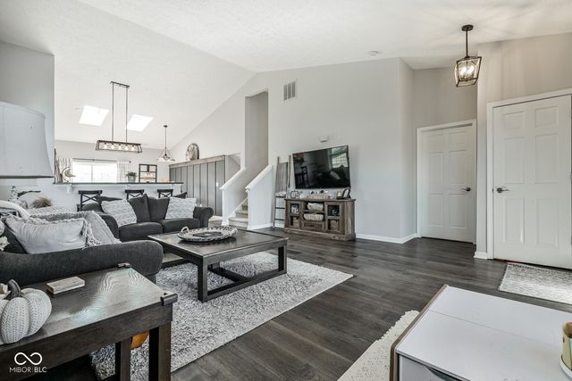 7153 N Chelmsford Drive, Mccordsville, IN 46055