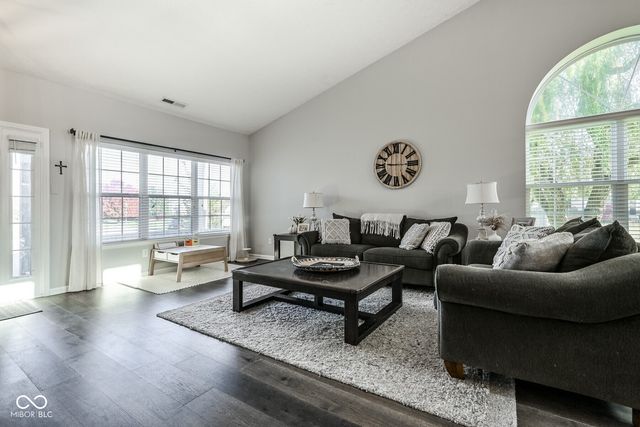 7153 N Chelmsford Drive, Mccordsville, IN 46055