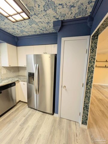 7690 Old Hickory Dr, Pensacola, FL 32507