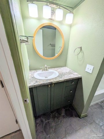 7690 Old Hickory Dr, Pensacola, FL 32507