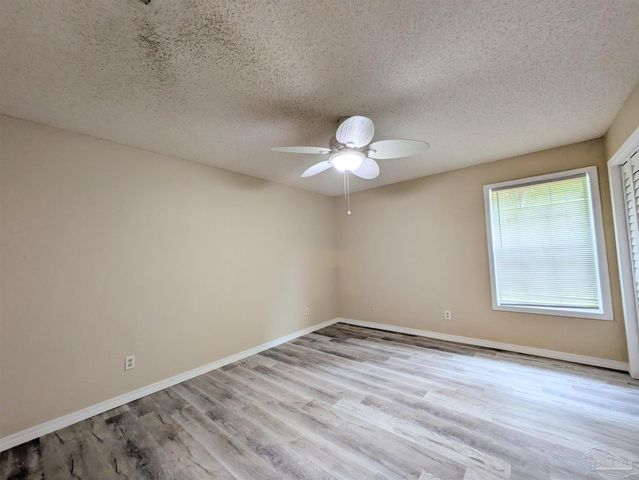 7690 Old Hickory Dr, Pensacola, FL 32507