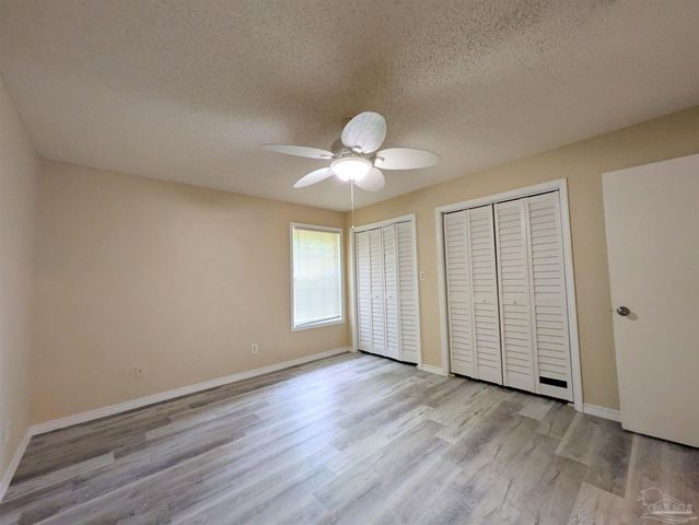 7690 Old Hickory Dr, Pensacola, FL 32507