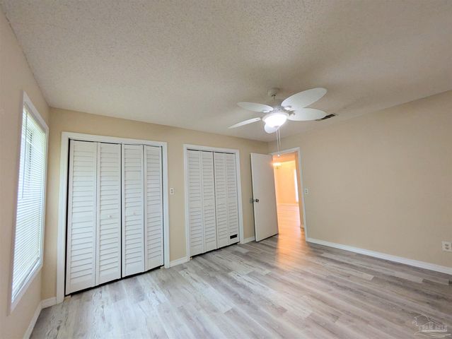 7690 Old Hickory Dr, Pensacola, FL 32507