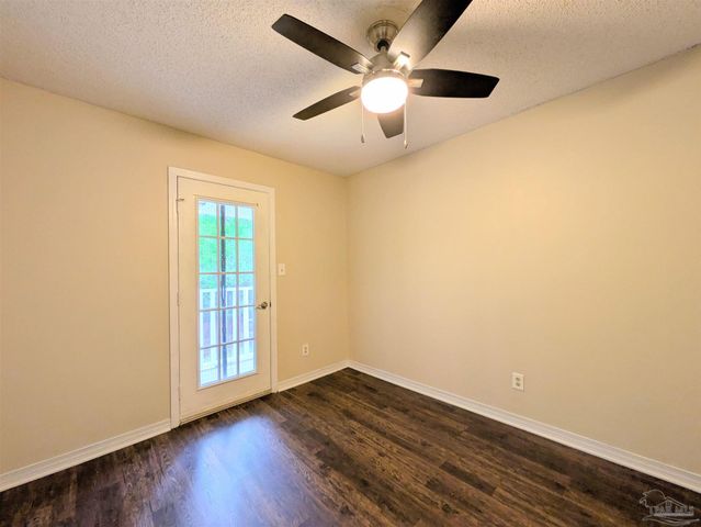 7690 Old Hickory Dr, Pensacola, FL 32507