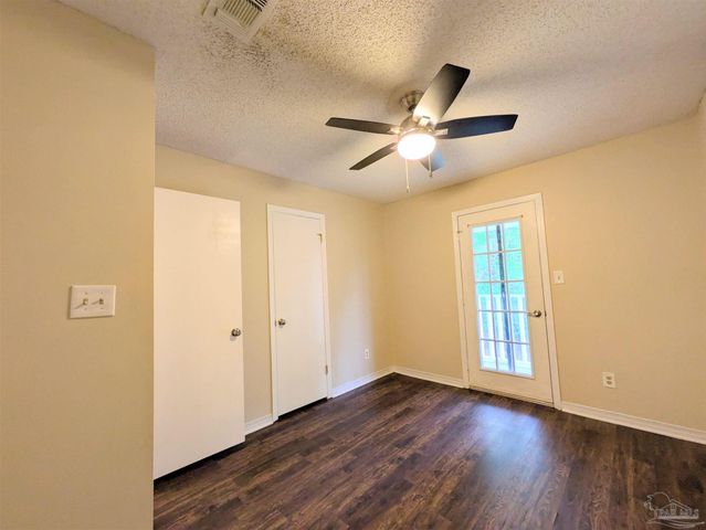 7690 Old Hickory Dr, Pensacola, FL 32507