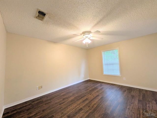 7690 Old Hickory Dr, Pensacola, FL 32507