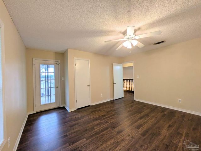 7690 Old Hickory Dr, Pensacola, FL 32507