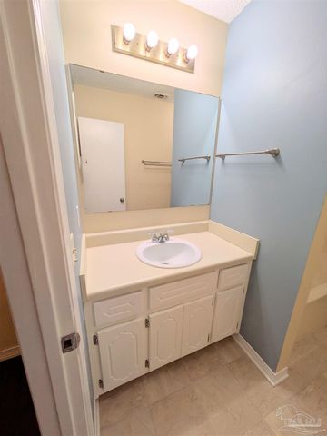 7690 Old Hickory Dr, Pensacola, FL 32507