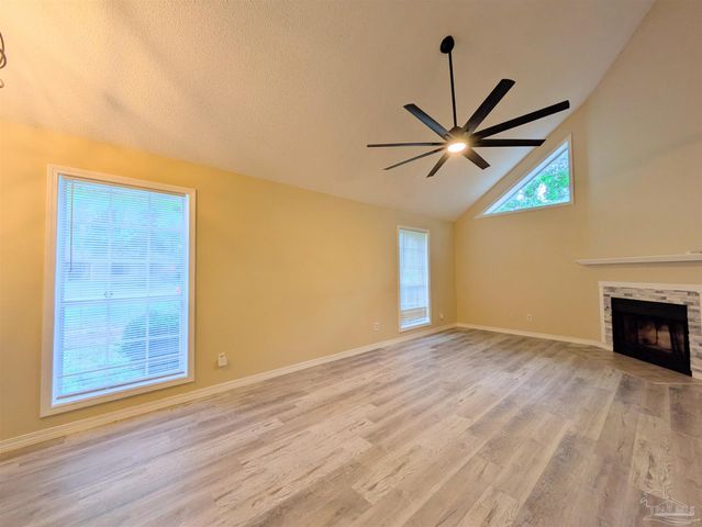 7690 Old Hickory Dr, Pensacola, FL 32507