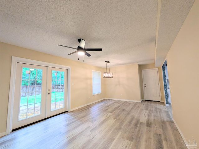 7690 Old Hickory Dr, Pensacola, FL 32507