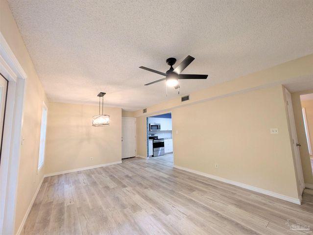 7690 Old Hickory Dr, Pensacola, FL 32507