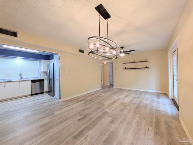 7690 Old Hickory Dr, Pensacola, FL 32507