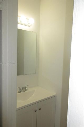 5461 W 24th Ave 67, Hialeah, FL 33016
