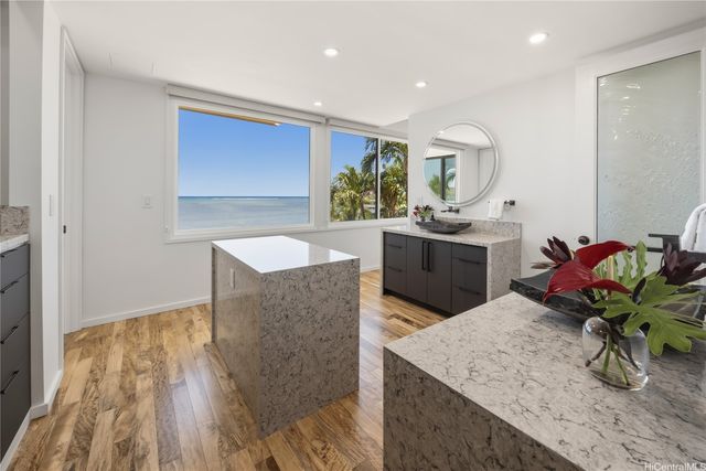 5811 Kalanianaole Highway, Honolulu, HI 96821