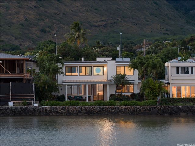 5811 Kalanianaole Highway, Honolulu, HI 96821