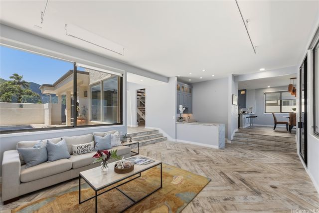 5811 Kalanianaole Highway, Honolulu, HI 96821