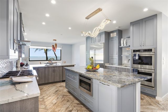 5811 Kalanianaole Highway, Honolulu, HI 96821
