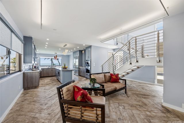5811 Kalanianaole Highway, Honolulu, HI 96821