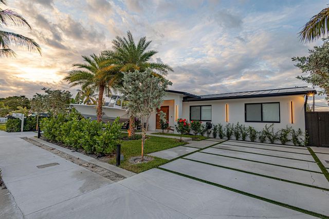 807 Hollywood Place, West Palm Beach, FL 33405
