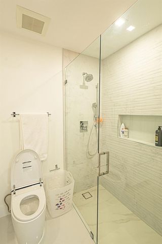 807 Hollywood Place, West Palm Beach, FL 33405