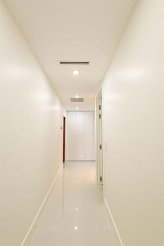 807 Hollywood Place, West Palm Beach, FL 33405