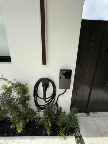 807 Hollywood Place, West Palm Beach, FL 33405