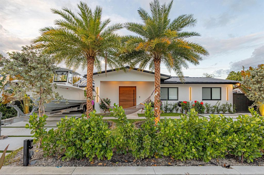 807 Hollywood Place, West Palm Beach, FL 33405
