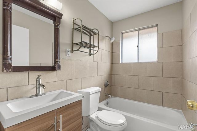 1158 Reale Avenue, St Louis, MO 63138