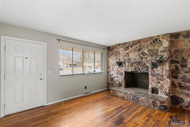 1158 Reale Avenue, St Louis, MO 63138