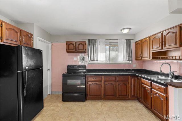 1158 Reale Avenue, St Louis, MO 63138