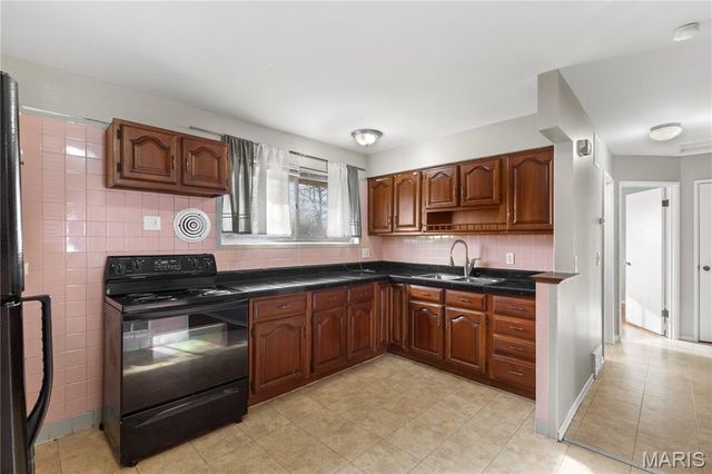 1158 Reale Avenue, St Louis, MO 63138