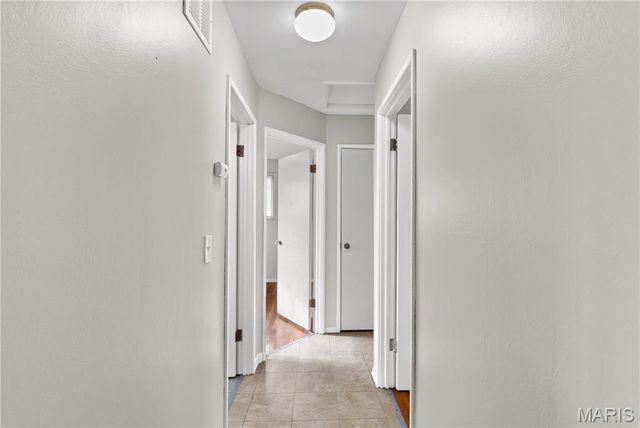 1158 Reale Avenue, St Louis, MO 63138