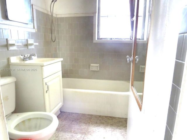 525 NW 16th Street, Pompano Beach, FL 33060