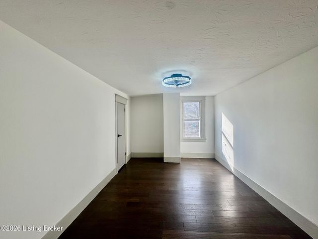 402 S 39th St, Louisville, KY 40212