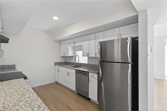 744 Lake Edward DR W, Virginia Beach, VA 23462