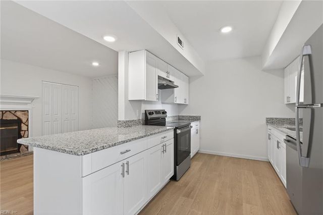 744 Lake Edward DR W, Virginia Beach, VA 23462