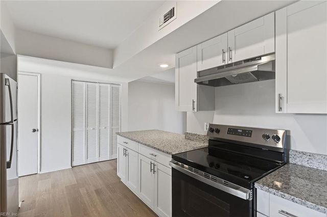 744 Lake Edward DR W, Virginia Beach, VA 23462