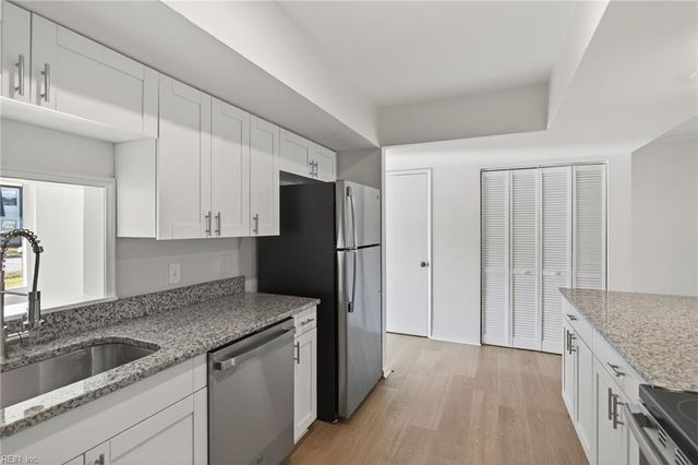 744 Lake Edward DR W, Virginia Beach, VA 23462