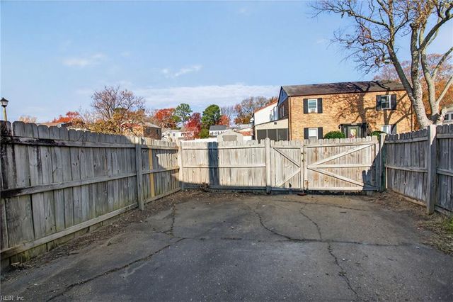 744 Lake Edward DR W, Virginia Beach, VA 23462