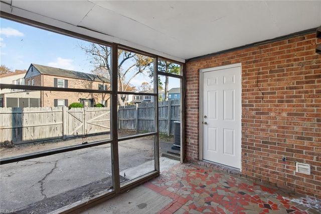 744 Lake Edward DR W, Virginia Beach, VA 23462