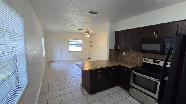 6134 SW 40th Ct, Miramar, FL 33023