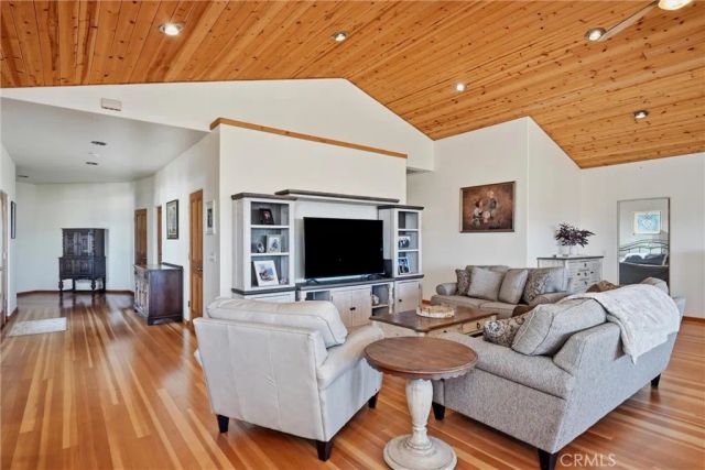 16542 Crescent Court, Hidden Valley Lake, CA 95467