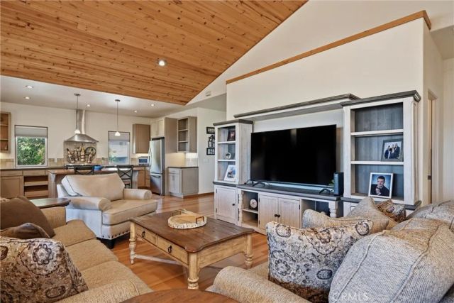 16542 Crescent Court, Hidden Valley Lake, CA 95467