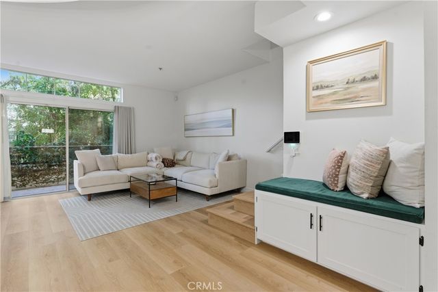 5107 Coldwater Canyon 14, Sherman Oaks, CA 91423