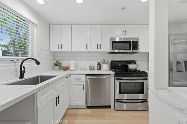 5107 Coldwater Canyon 14, Sherman Oaks, CA 91423