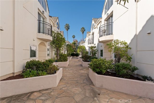 5107 Coldwater Canyon 14, Sherman Oaks, CA 91423