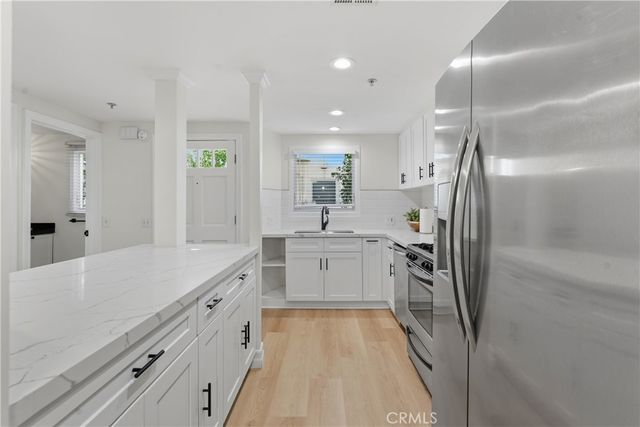 5107 Coldwater Canyon 14, Sherman Oaks, CA 91423