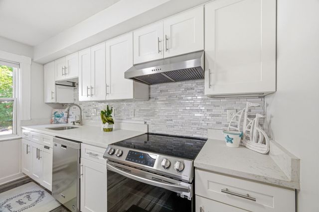 27 Shirley St 27, Lexington, MA 02421